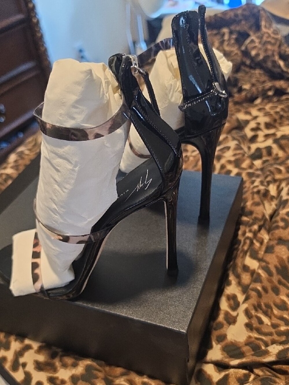 Shoes - Picture 4 of 6